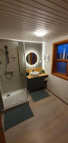 Cottage with Glass Bubble and Hot tub