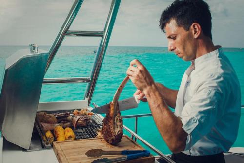 Ultimate Tulum Luxury Yacht Experience: All-Inclusive in Puerto Aventuras, Mexico