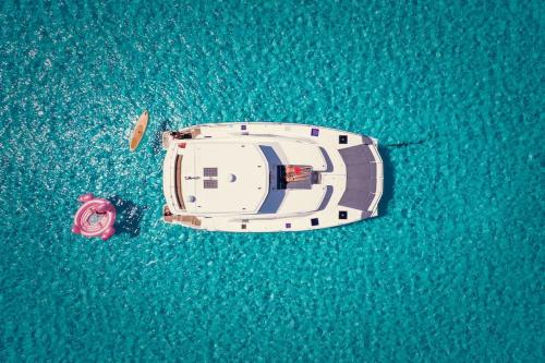 Ultimate Tulum Luxury Yacht Experience: All-Inclusive in Puerto Aventuras, Mexico