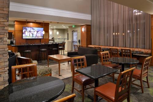 스테이브리지 스위트 라스 크루세스 바이 IHG - 식음료(F&B)