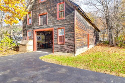 New York Retreat - Fire Pit, about 6 Mi to Lake George