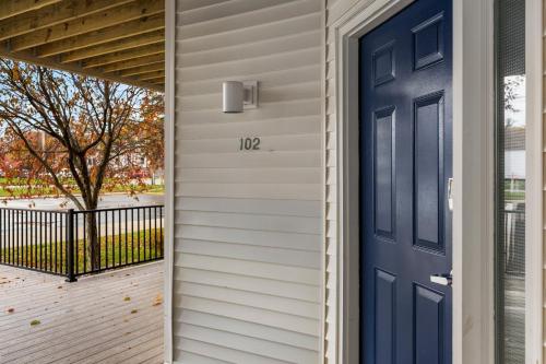 Beachside 102 with Direct Access to the Beach and Pool and Hot Tub in Traverse City, USA