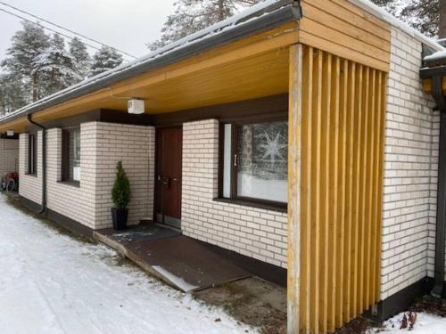 . Row house in Meltosjärvi
