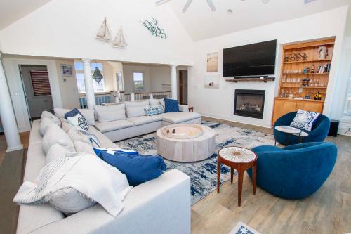 LUXURY, OCEANFRONT, Pool, ELEV, Rec Rm, Beach Access, Ocean Views! WL983, Fairligh