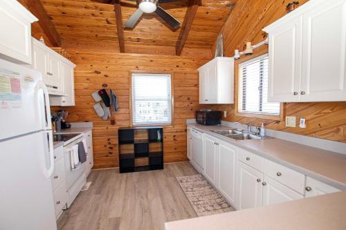 Semi-Oceanfront, Private Pool, Hot Tub, 400 ft to Beach Access, WL940, The B B Inn, Corolla (fotografie 7)