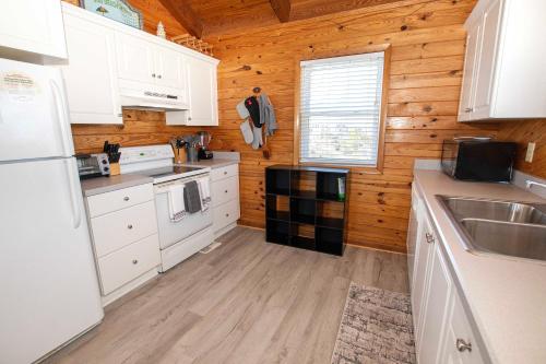 Semi-Oceanfront, Private Pool, Hot Tub, 400 ft to Beach Access, WL940, The B B Inn, Corolla (fotografie 10)