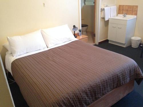 Double Room with Private Bathroom (2 star)