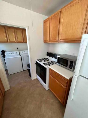 Entire Home by Newport Beach, Disneyland and SNA! in Costa Mesa, USA