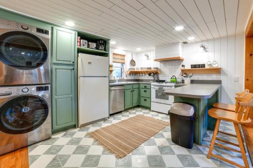 Hilltop Walton Getaway with Picturesque Views! in 庫珀斯敦
