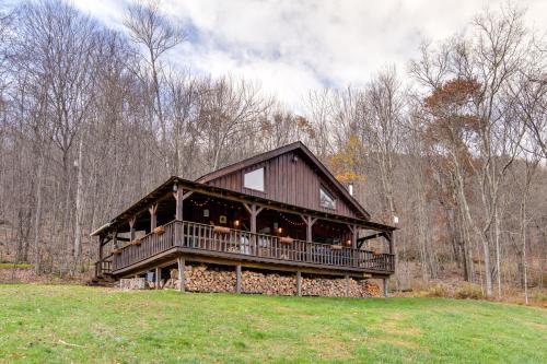 Hilltop Walton Getaway with Picturesque Views! in 庫珀斯敦