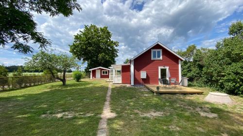 Charmig, nyrenoverat och fullt utrustad stuga. Anpassad för hundar, nära till naturen och havet. Gångavstånd till golfbana. - Kalmar