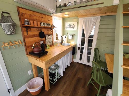 Tiny Digs Lakeshore - Tiny House Lodging