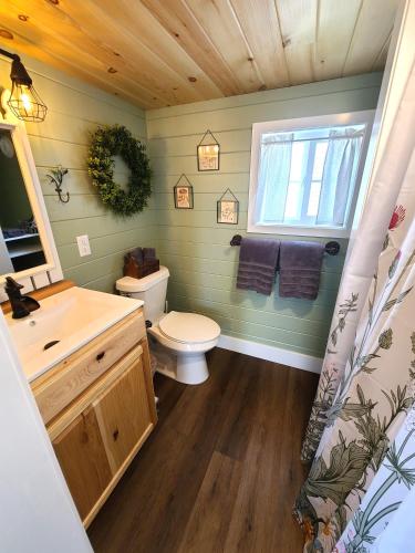 Tiny Digs Lakeshore - Tiny House Lodging