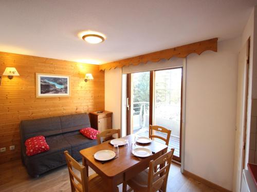 Appartement Chamrousse, 2 pièces, 4 personnes - FR-1-549-98 - Apartment - Chamrousse