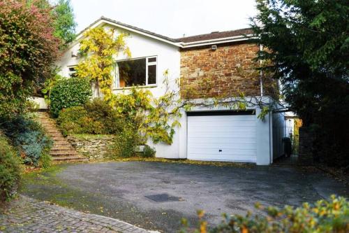 Stunning River Views, Tranquil Split-Level House, Private Garden & Parking Stunning River Views, Tranquil Split-Level House, Private Garden & Parking