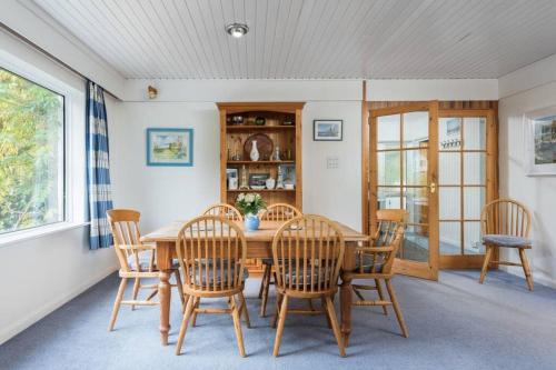 Stunning River Views, Tranquil Split-Level House, Private Garden & Parking Stunning River Views, Tranquil Split-Level House, Private Garden & Parking