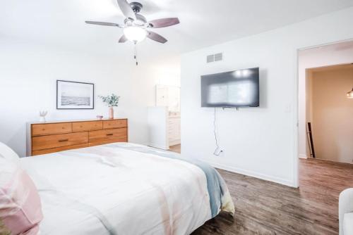 Calm and Peaceful 3B King Beds by Liberty Hospital in Bethany, USA