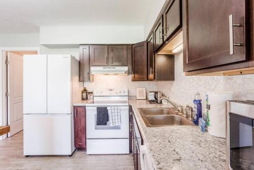 3B Townhouse 5min to Liberty Hospital, Voice of America Park in Bethany, USA