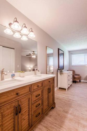 3B Townhouse 5min to Liberty Hospital, Voice of America Park in Bethany, USA