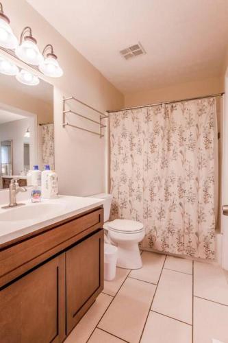3B Townhouse 5min to Liberty Hospital, Voice of America Park in Bethany, USA