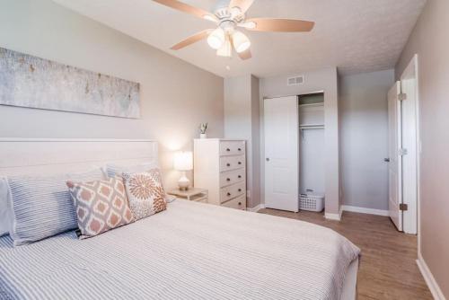 3B Townhouse 5min to Liberty Hospital, Voice of America Park in Bethany, USA