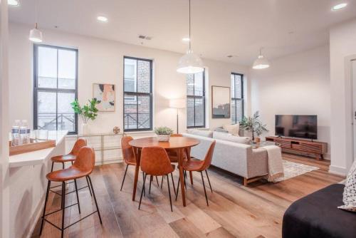 Comfortable Downtown Condo by Restaurants with Parking in Cincinnati, USA