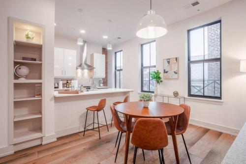 Comfortable Downtown Condo by Restaurants with Parking in Cincinnati, USA
