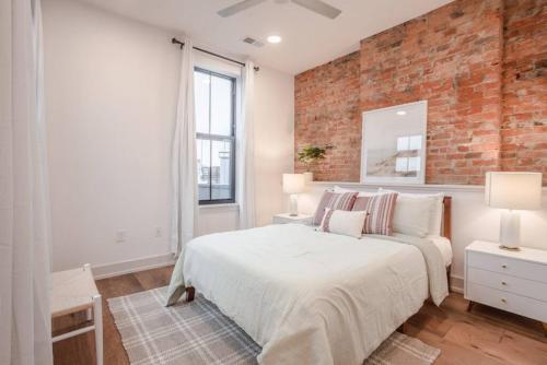 Comfortable Downtown Condo by Restaurants with Parking in Cincinnati, USA