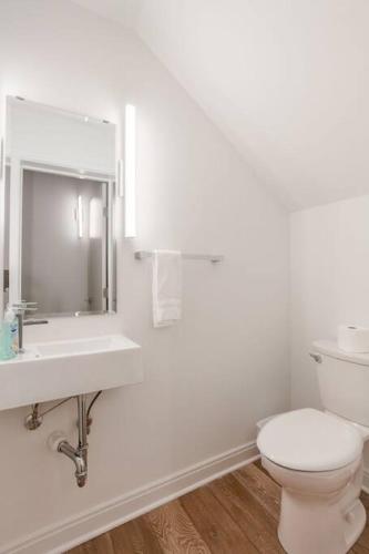 Art Deco 1000sqft Condo Downtown with Gated Parking in Cincinnati, USA