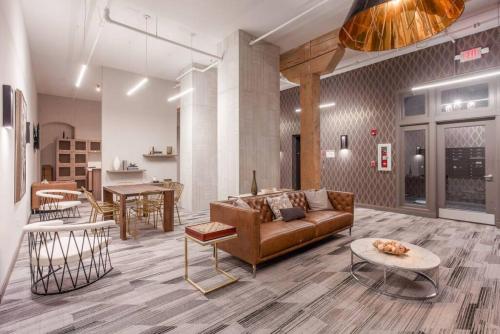Art Deco 1000sqft Condo Downtown with Gated Parking in Cincinnati, USA