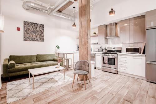 Art Deco 1000sqft Condo Downtown with Gated Parking in Cincinnati, USA