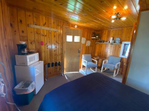 Cabin 8 at Horse Creek Resort, Rapid City (photo 2)