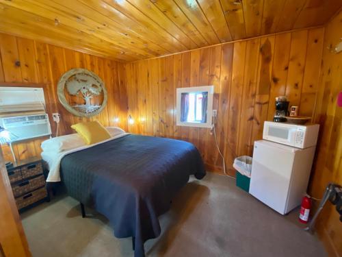 Cabin 8 at Horse Creek Resort, Rapid City (photo 8)