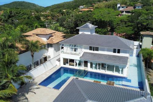 Mansão Pé na Areia da Ferradura Por Luxury Rentals (Mansao Pe na Areia da Ferradura Por Luxury Rentals) in Ferradura Beach