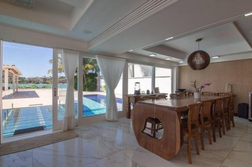 Mansão Pé na Areia da Ferradura Por Luxury Rentals (Mansao Pe na Areia da Ferradura Por Luxury Rentals) in plaža Ferradura