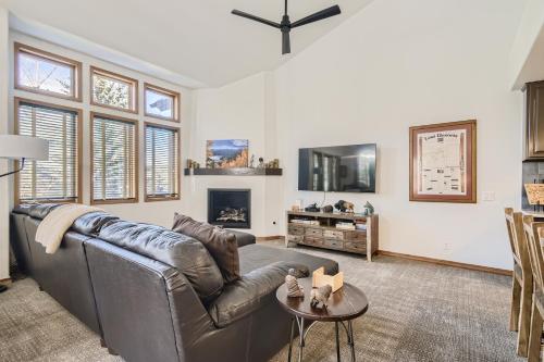 White Wolf #890 - Great Home with Private Outdoor Hot Tub - Shuttle to Slopes - Breckenridge