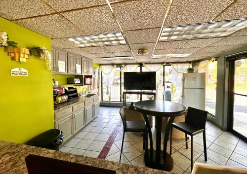 Executive Inn Chester - image 11