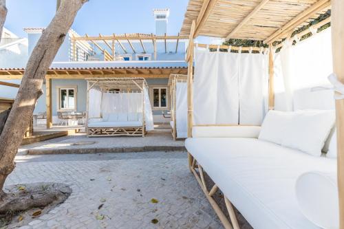 Amália Boutique Suites & Studios 4