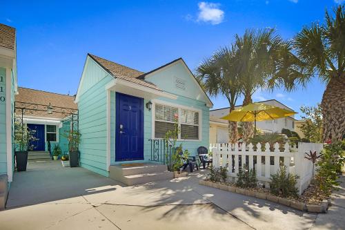 Steps to Beach & Downtown! Cozy Beach Bungalow #3