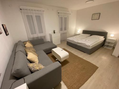 Swan Rooms - image 3