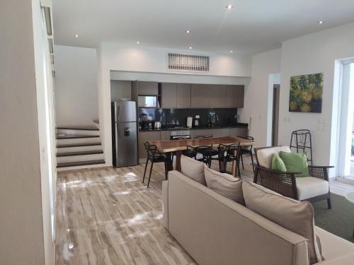 Cheerful Villa, Private Pool, 24hsecurity, concierge in Tulum, Mexico