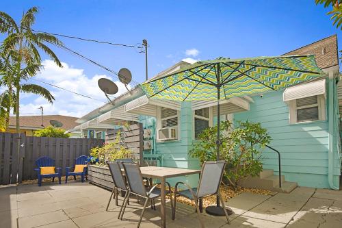 Steps to Beach & Downtown! Spacious Beach Bungalow #2