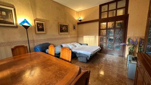 DeHomes - Two bedrooms, terrace, Wi-Fi, Tram to Centre & Rho Fiera