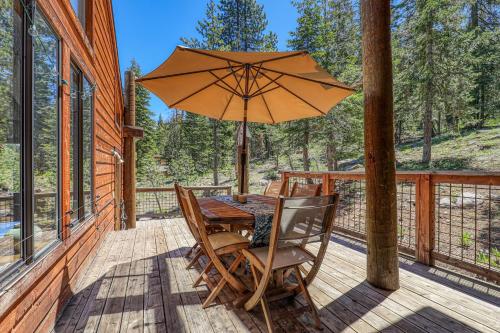 Alpine Escape by Tahoe Getaways - Shuttle to Ski Slopes & Fireplace, Alpine Meadows (foto 4)