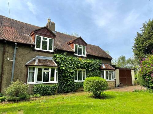EasyRest - Spacious Detached House - 10 Beds - 5 Bedrooms - 4 Bathrooms - Secure Parking 5 Vehicles - Excellent Road Links - Perfect for Contractors & Large Groups, Grantham (fotografie 5)