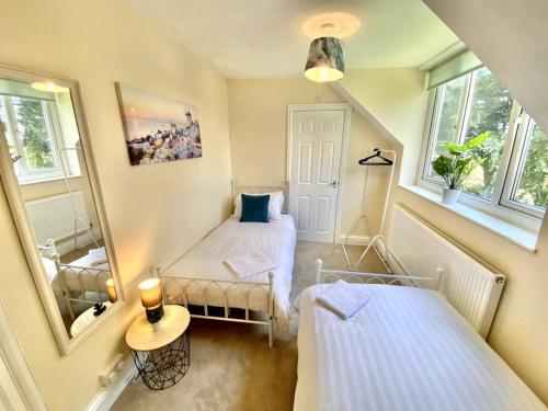 EasyRest - Spacious Detached House - 10 Beds - 5 Bedrooms - 4 Bathrooms - Secure Parking 5 Vehicles - Excellent Road Links - Perfect for Contractors & Large Groups, Grantham (fotografie 9)