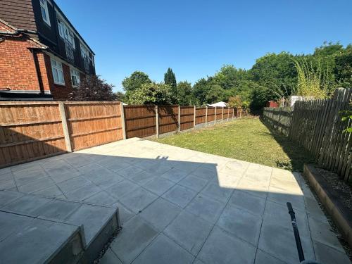 5 bedroom house in Orpington bromley near Cyprianis Locksbottom