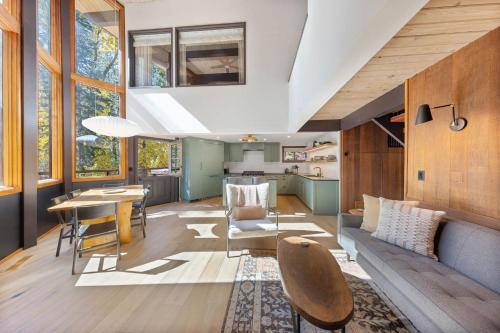 Birchwood Retreat by Tahoe Getaways - Newly Remodeled Pet Friendly Home in Alpine Meadows with Wood  in Alpine Meadows (CA)