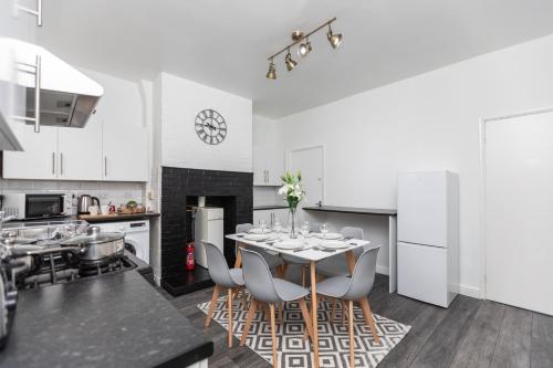 Spacious three bedroom property! in Upton