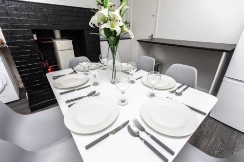 Spacious three bedroom property! in Upton